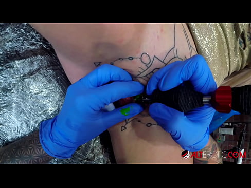 ❤️ Ekstreem tattooed hottie Sully Savage krige in tattoo op har klitoris ❤ Porno op fy.redgast4asset.ru ❌